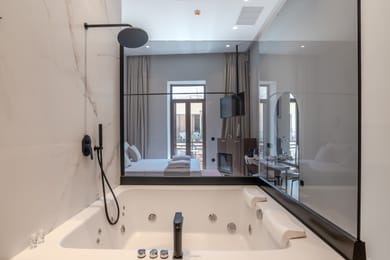 Superior Suite with Indoor Jacuzzi - City View | Rethymnon Old Town