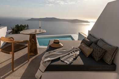 Honeymoon Suite with Outdoor Heated Jacuzzi