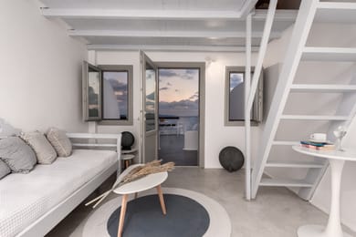 Cave Suite - Maisonette with Caldera & Sea View