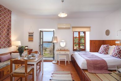 Thea Suite