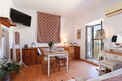 Thea Suite