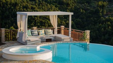 Alonso Villa | 7 Bed | Elatio