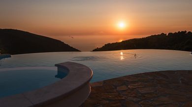 Alonso Villa | 7 Bed | Elatio