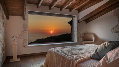 Alonso Villa | 7 Bed | Elatio