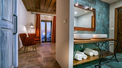 Alonso Villa | 7 Bed | Elatio