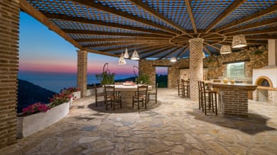 Alonso Villa | 7 Bed | Elatio