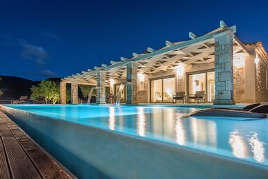 Collins Villa | 3 Bed | Keri Lake