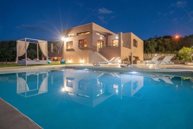 Frank Villa | 4 Bed | Gaitani