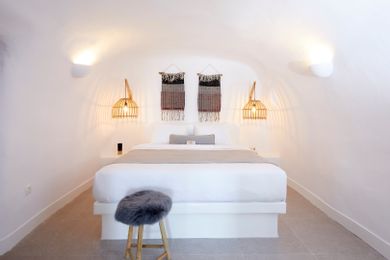 Honeymoon Cave Villa with Outdoor Hot Tub