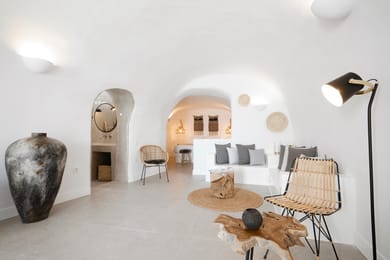 Honeymoon Cave Villa with Outdoor Hot Tub