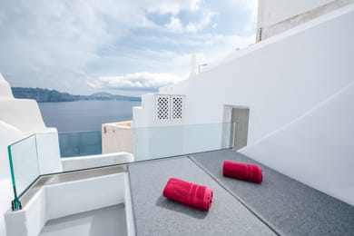 Honeymoon Cave Villa with Outdoor Hot Tub