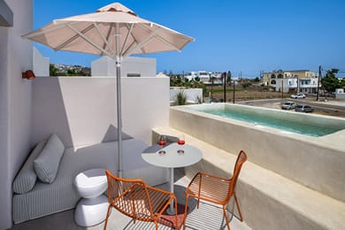 Senior Suite outdoor Heated Tub