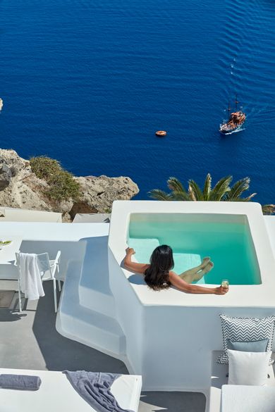 Villa Suite open air jetted tub