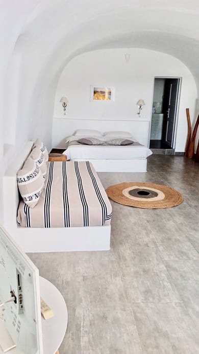 Cave Suite with Sunset View