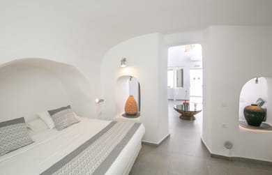 Honeymoon Cave Suite with Hot Tub and Caldera & Sea View