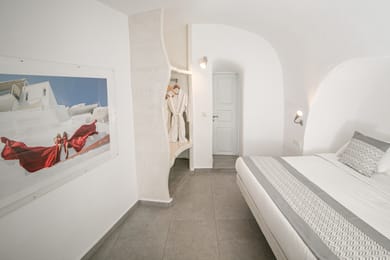 Honeymoon Cave Suite with Hot Tub and Sunset View