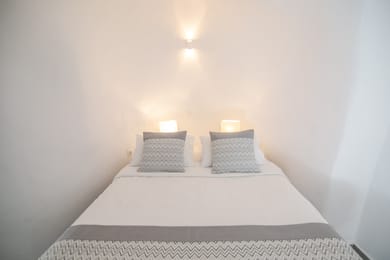 Honeymoon Cave Suite with Hot Tub and Sunset View
