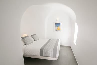 Honeymoon Cave Suite with Hot Tub and Sunset View