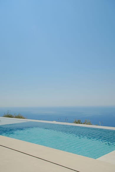 One-Bedroom Private Villa with Infinity Pool Hot Tub and Sea View