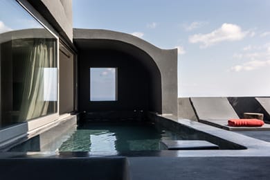 Deluxe Suite with Outdoor Hot Tub and Caldera View