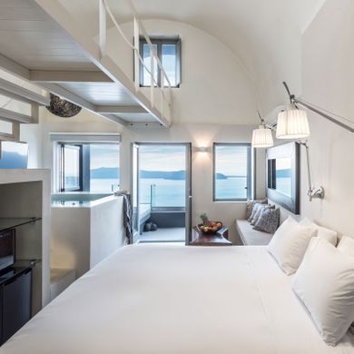 Executive Suite with Indoor or Outdoor Hot Tub and Caldera View