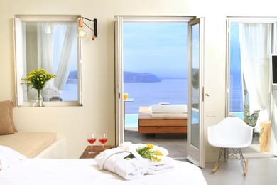 Superior Pool Suite with Caldera View