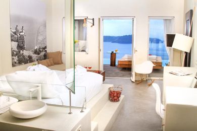 Superior Pool Suite with Caldera View