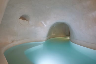 Nykteri Deluxe Suite with heated indoor cave pool