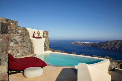 Vinsanto Honeymoon Villa with heated pool and caldera view