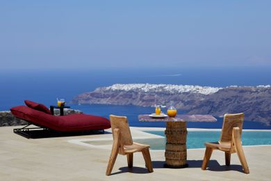 Cavalieros Honeymoon Villa with heated pool and caldera view