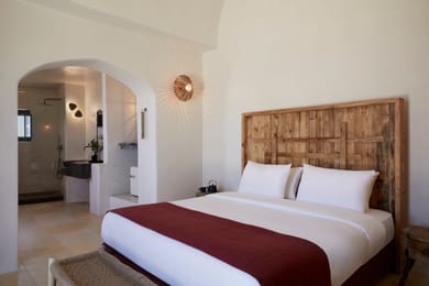 Cavalieros Honeymoon Villa with heated pool and caldera view