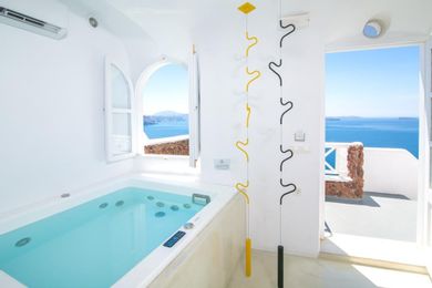 Cozy Nest Villa With Indoor Jacuzzi & Caldera View