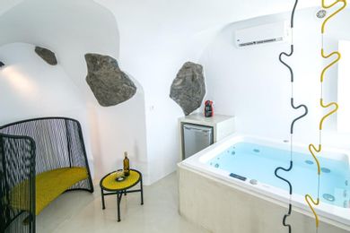 Cozy Nest Villa With Indoor Jacuzzi & Caldera View