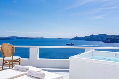 Pure Bliss Villa with Outdoor Jacuzzi Tub with Sea & Caldera View