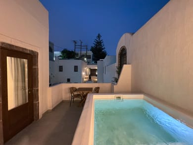 Duplex Suite with Outdoor Hot Tub
