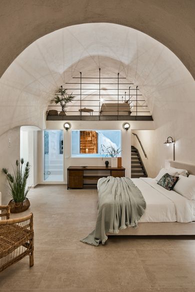 Deluxe Queen Suite with Indoor Hot Tub