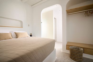 Wise Luxury Suites - Image 7