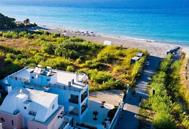 White & Blue Beachfront Luxury Suite - Image 6