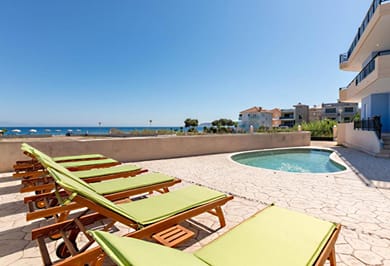 White & Blue Beachfront Luxury Suite - Image 3