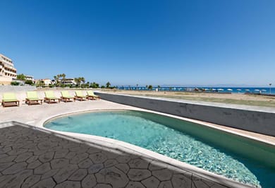 White & Blue Beachfront Luxury Suite - Image 2