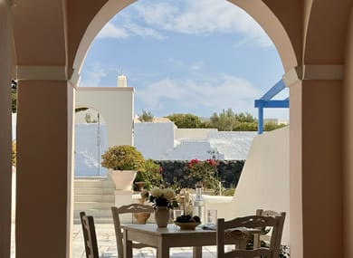 White Pearl Laokasti Suites - Image 7
