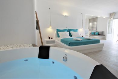 Suite with Indoor Hot tub 