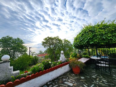 Yalla Hotel Chorefto - Image 5