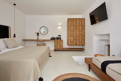 Honeymoon Suite with Outdoor Heated Plunge Pool