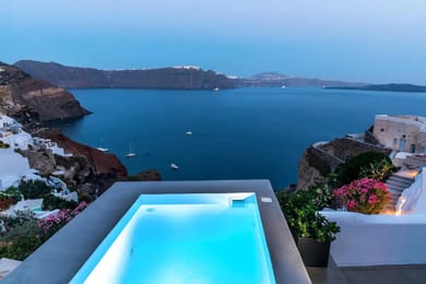 Honeymoon Suite with Outdoor Heated Jacuzzi Oia