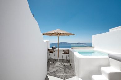 You and Me Suites Santorini - Image 4