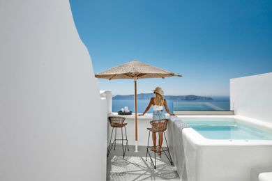 You and Me Suites Santorini - Image 5