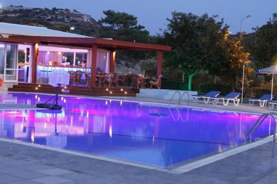 Zoes Hotel - Image 2