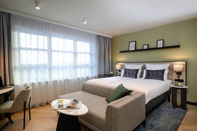 Enjoy a longer stay at master Altona and save.