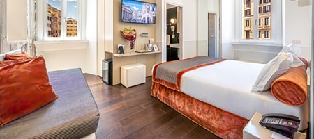 Corner room with Pantheon and fountain view